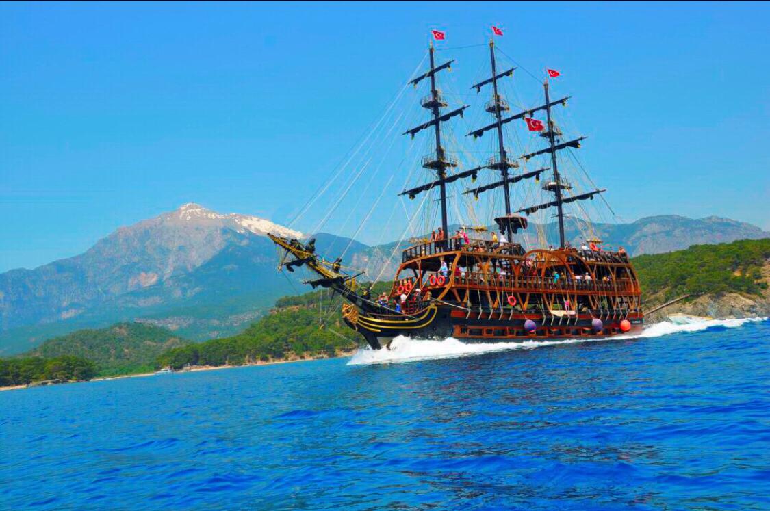 Korsan Tekne Turu: Macera ve Eğlencenin Buluşma Noktası