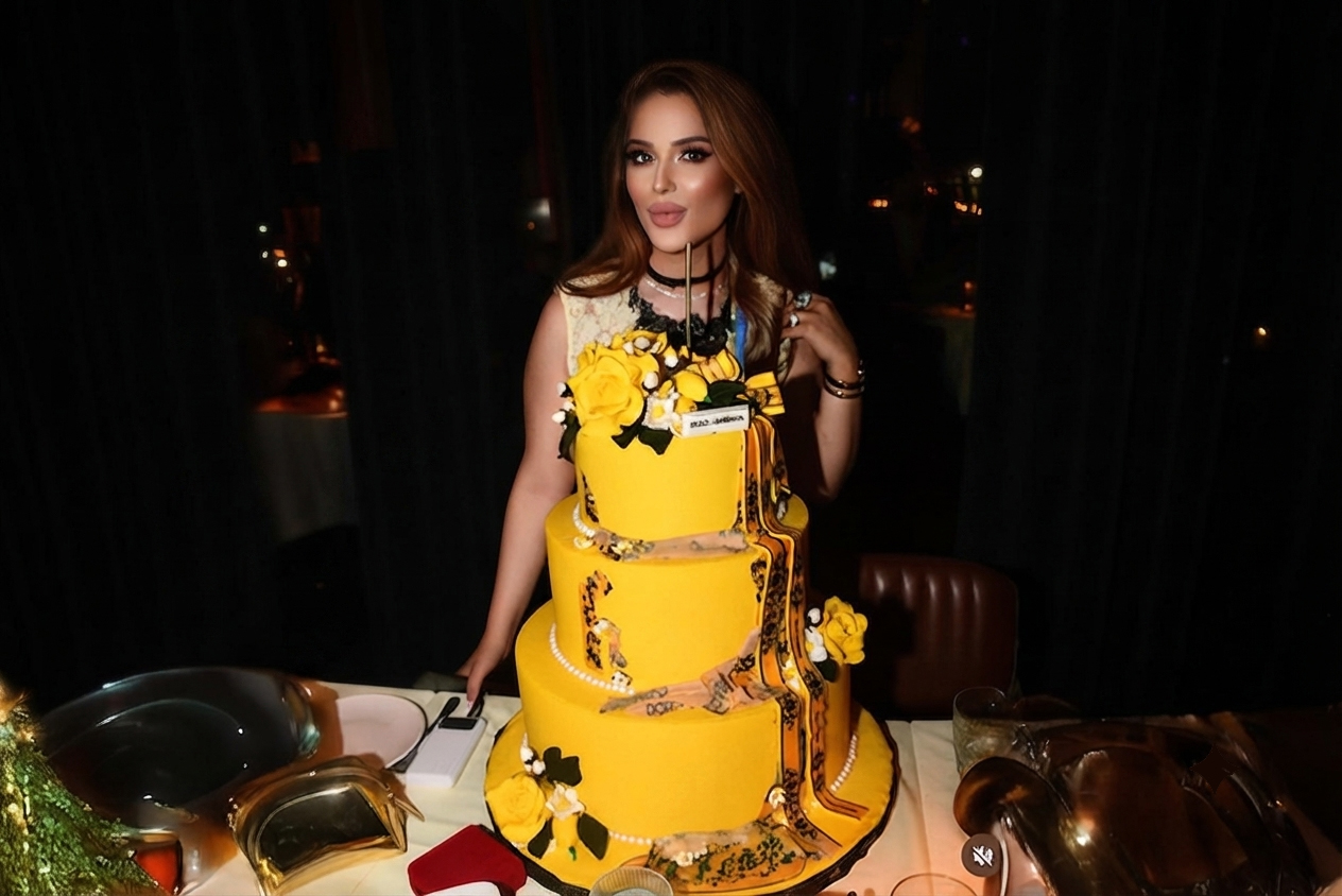 Melisa Özmen, doğum gününde şıklığıyla göz kamaştırdı.